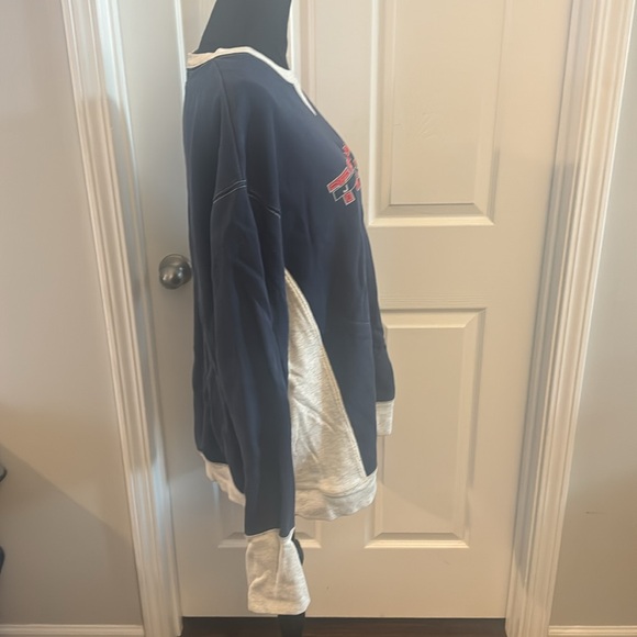 Vintage Tommy Hilfiger Sweatshirt - Picture 2 of 5